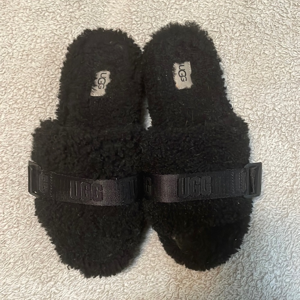 UGG slides black size 8